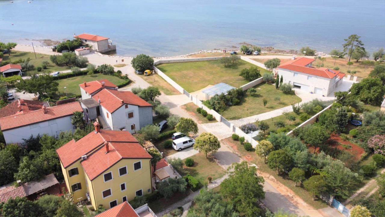 Lina Apartments Umag Bagian luar foto