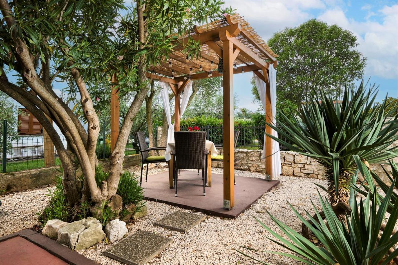 Lina Apartments Umag Bagian luar foto