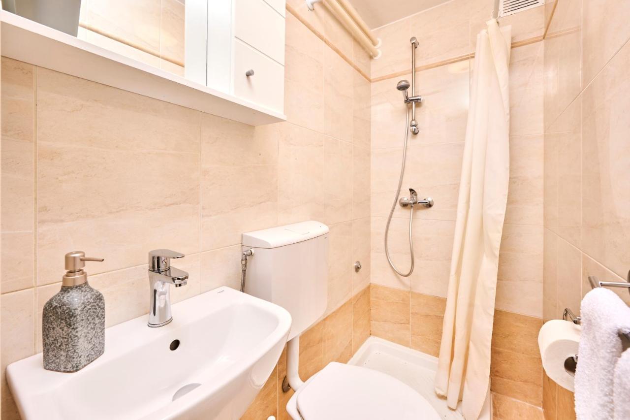 Lina Apartments Umag Bagian luar foto
