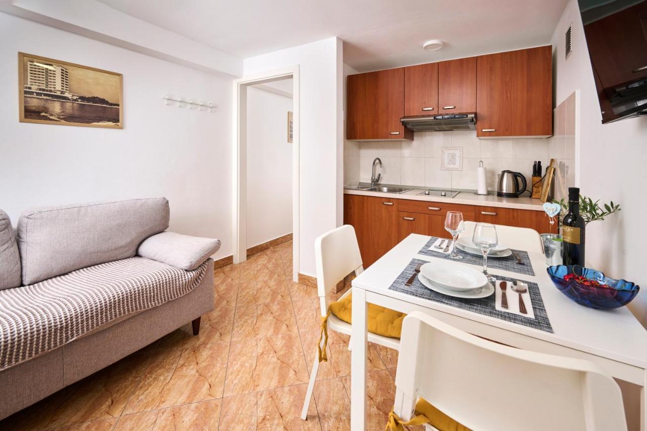 Lina Apartments Umag Bagian luar foto